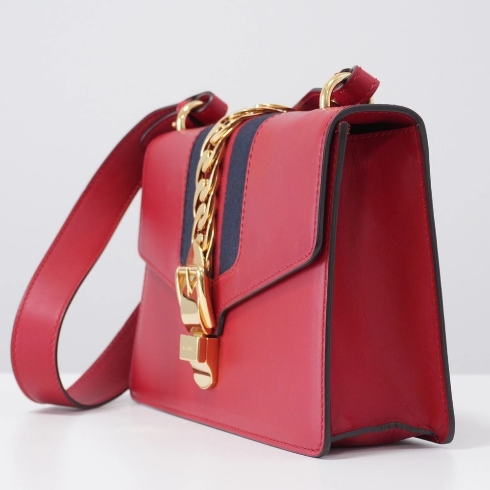 GUCCI Shoulder Bag Bamboo
Crossbody Bag Red Leather Gold Chain